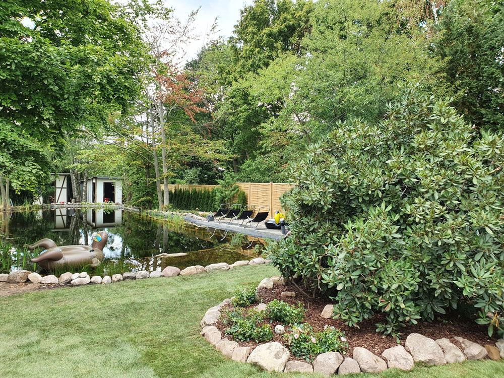 Schwimmteich und Gartengestaltung